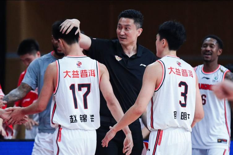 埃梅里：他已经从脚踝扭伤中恢复，几乎和球队一起参加了所有的训练。
